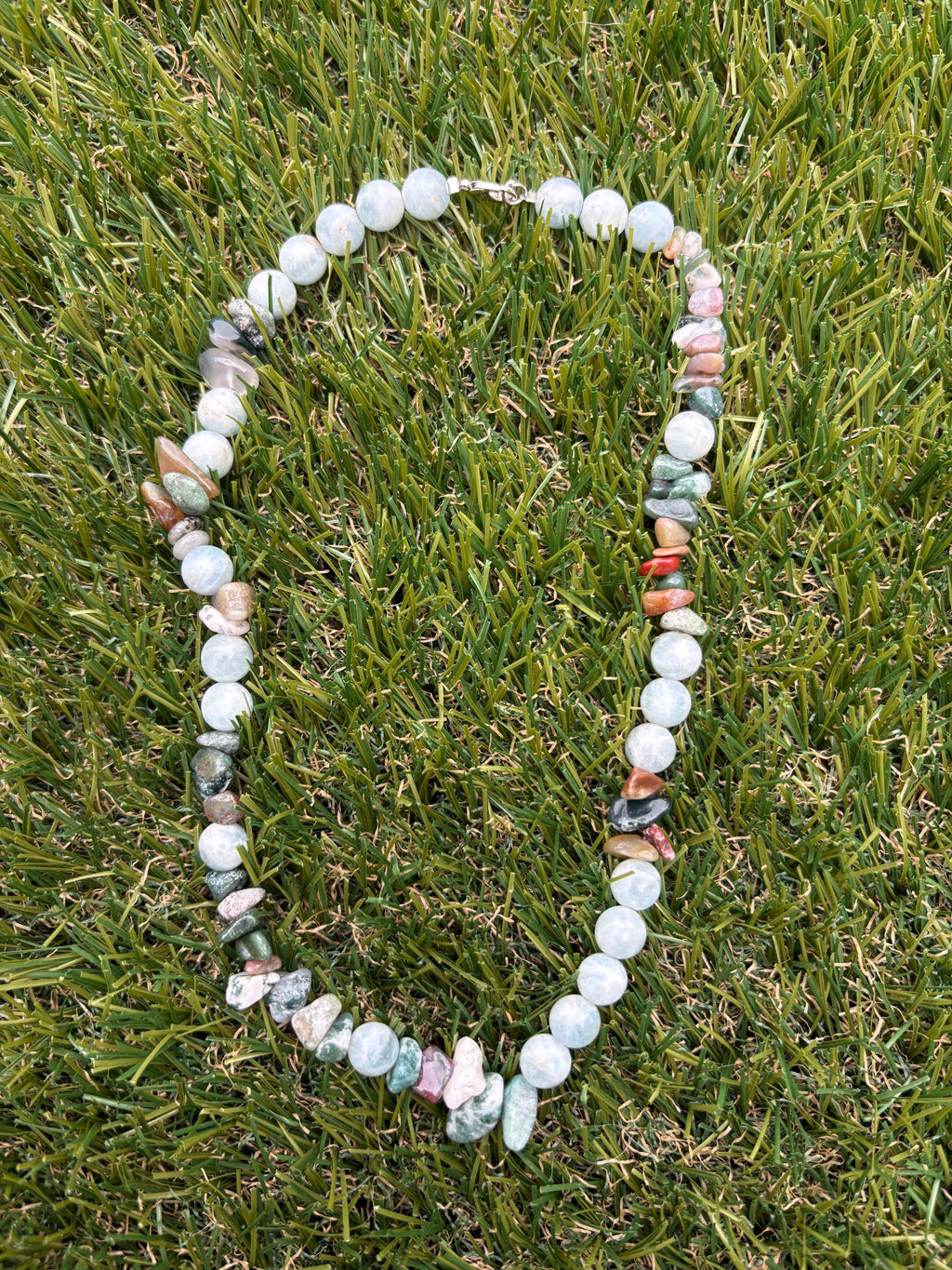 Collier de pierres naturelles