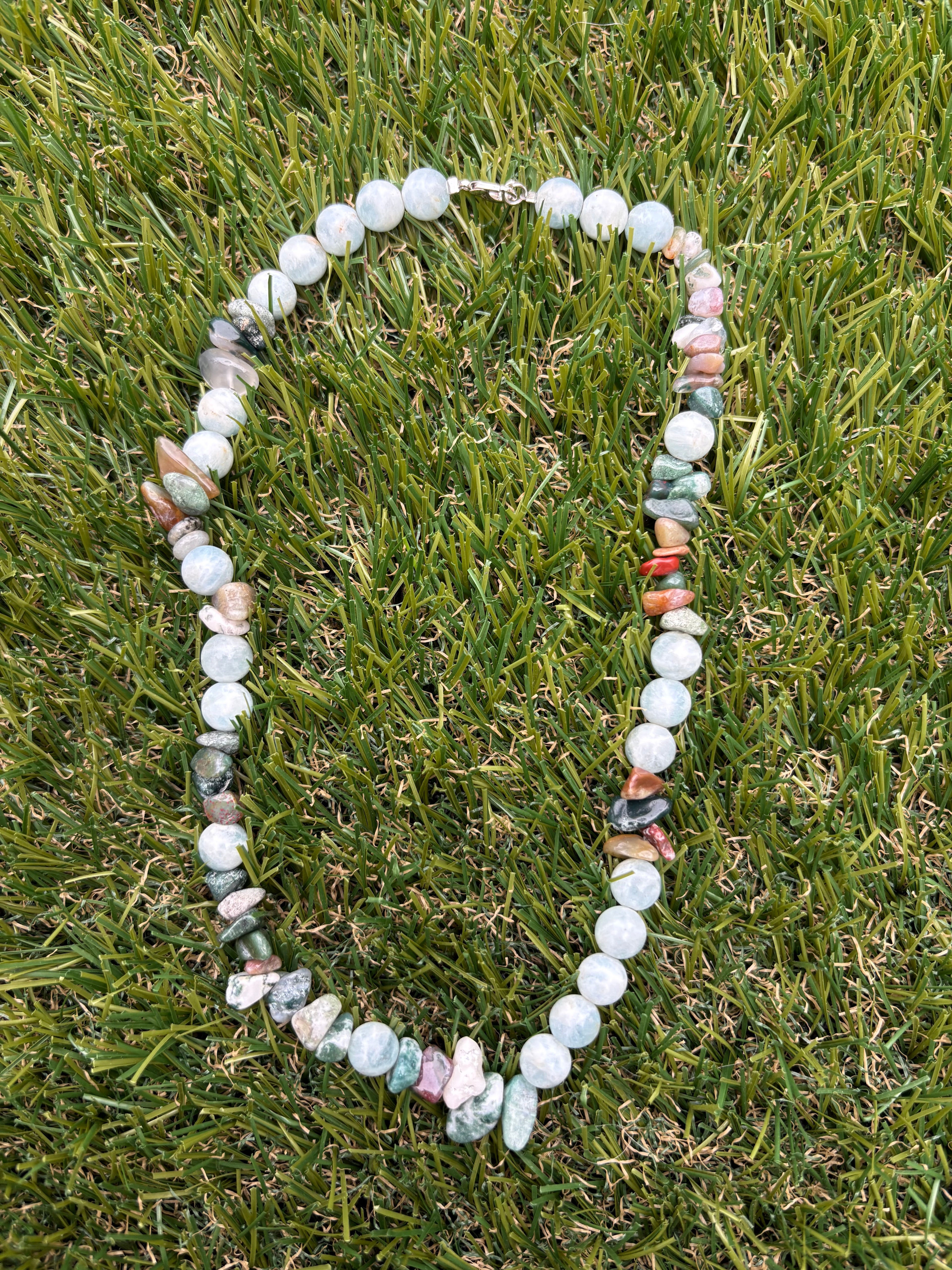 Collier de pierres naturelles